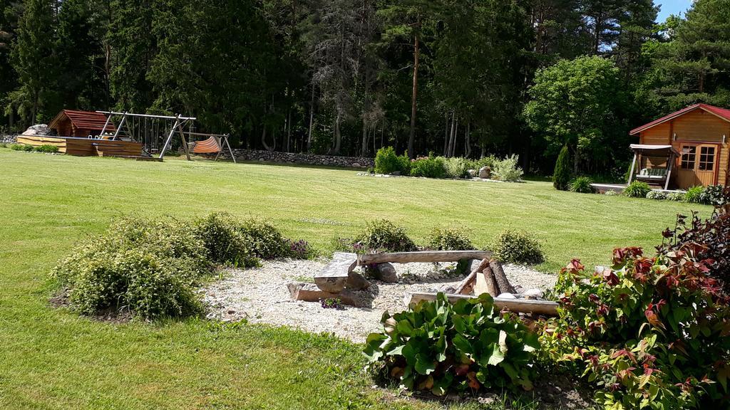 Maenniste Holiday Home Hiievalja Luaran gambar