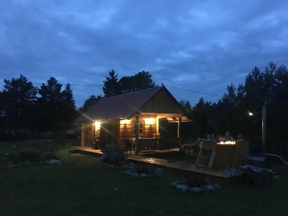 Maenniste Holiday Home Hiievalja Luaran gambar